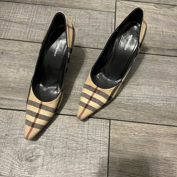 Burberry Women's Beige Plaid Pumps size 36 - Picture 1 of 9